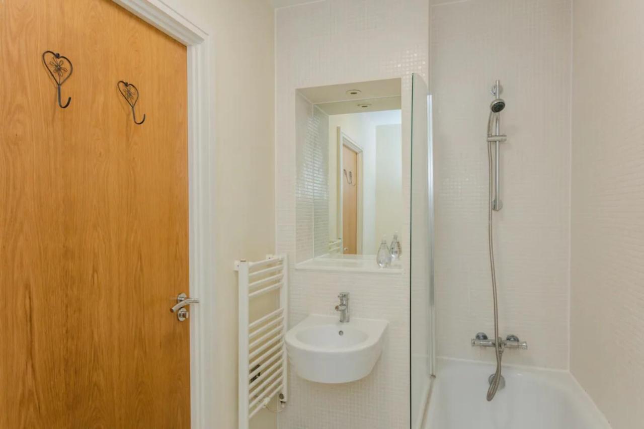 Vivid 2 Bedroom Apartment in Central Londen Buitenkant foto