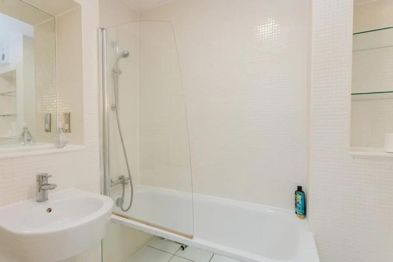 Vivid 2 Bedroom Apartment in Central Londen Buitenkant foto